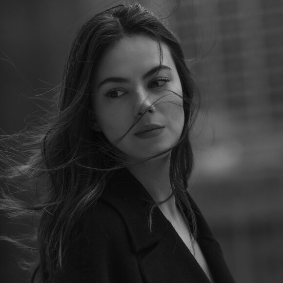 Meet your Posher, Yunuen - Picture 1 of 1